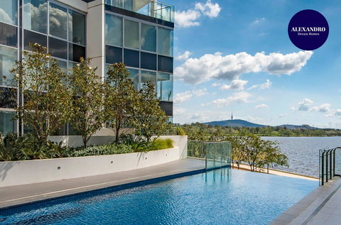 Beautiful Modern Lake View Apartment - Accommodation Ballina 0