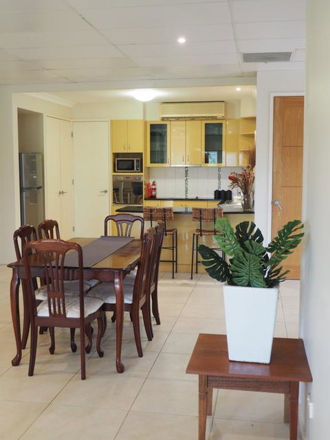 Bed And Breakfast With Airport Transfers And Rental Car - Accommodation Ballina 0