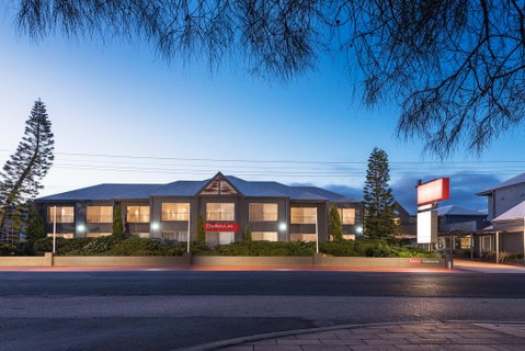 Bellevue On The Lakes - Accommodation Ballina 0