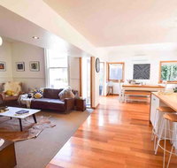 Best Location in Hobart Luxury 4 bedroom with stunning views - Accommodation Ballina