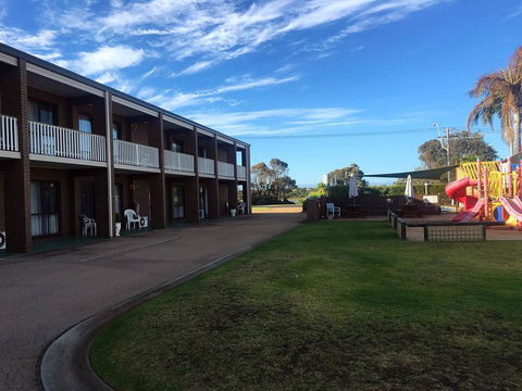 Black Swan Motor Inn - Accommodation Ballina 2