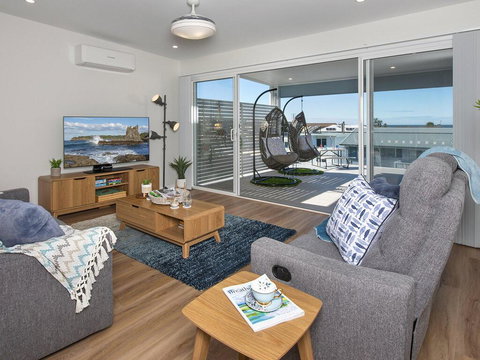 Blue Pelican - Pacific Views, Walk To Beach - Accommodation Ballina 1