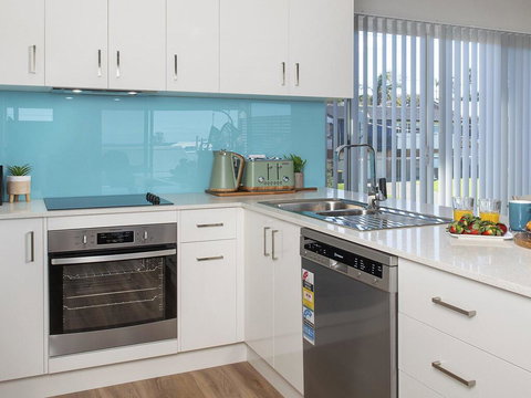 Blue Pelican - Pacific Views, Walk To Beach - Accommodation Ballina 2