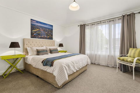 Blue Rosella On Piper - Accommodation Ballina 1