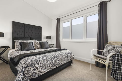 Blue Rosella On Piper - Accommodation Ballina 2