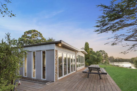 Bluff View River House - Stunning Riverfront - Accommodation Ballina 0