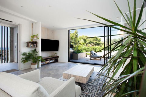 The Treehouse Penthouse - Accommodation Ballina 2