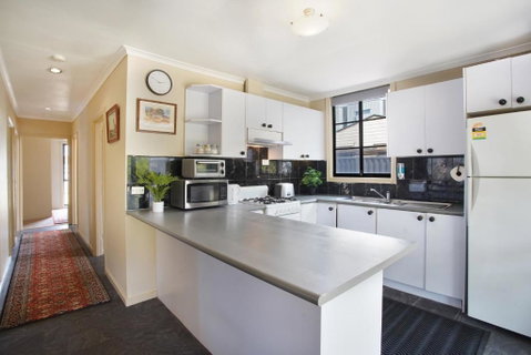Three Bedroom Sweet Retreat In Coburg - Accommodation Ballina 1