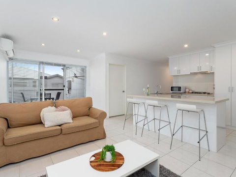 Three Bedroom, Two Bathroom Family Home - Accommodation Ballina 1