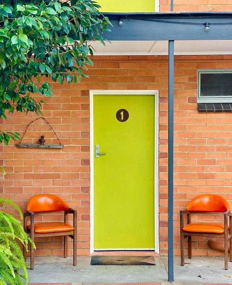 WARBURTON MOTEL - Where Mid-century Style Meets The Mountains - Accommodation Ballina 2