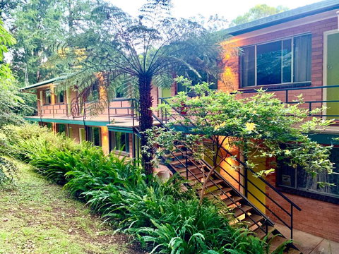 WARBURTON MOTEL - Where Mid-century Style Meets The Mountains - Accommodation Ballina 3