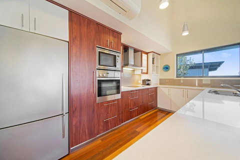 Warragi 5 By Discover Stradbroke - Pool - Accommodation Ballina 3