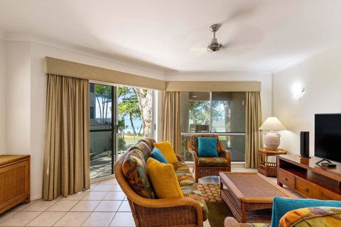 Yasmin At Coral Horizons: Retro Vibes On The Beach - Accommodation Ballina 0
