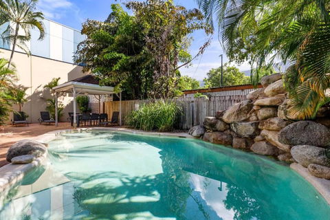 Yasmin At Coral Horizons: Retro Vibes On The Beach - Accommodation Ballina 1