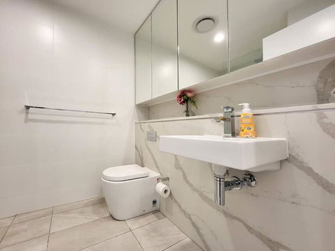 Your Quiet Penthouse With High Ceiling Split Level - Accommodation Ballina 1