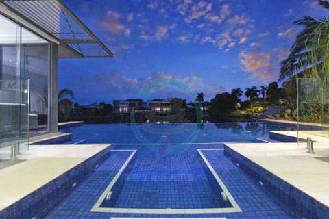 ZenLux: 4BR Bayview Mansion Infinity Pool + Cinema - Accommodation Ballina 1