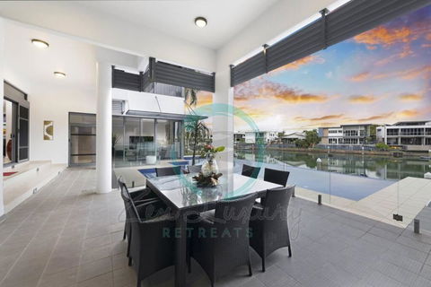 ZenLux: 4BR Bayview Mansion Infinity Pool + Cinema - Accommodation Ballina 3