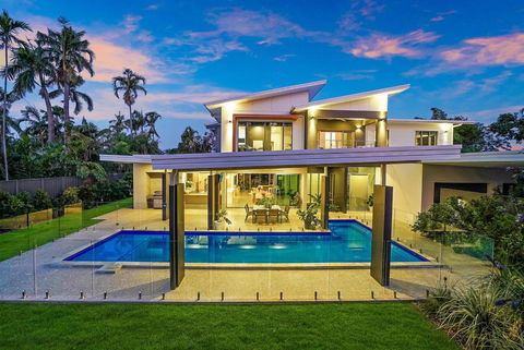 ZenLux Massive 5-BR Holiday Home - Pool - BBQ - Accommodation Ballina 0
