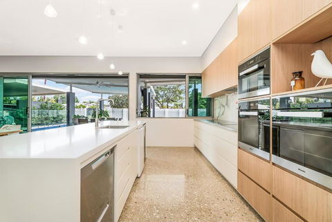 ZenLux Massive 5-BR Holiday Home - Pool - BBQ - Accommodation Ballina 1