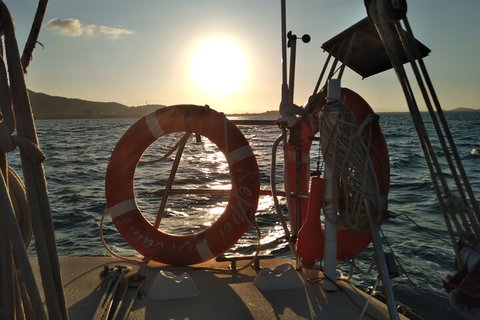 Townsville Small Group Early Morning Sailing Cruise Boat Tour Charter Hire - Accommodation Ballina 0