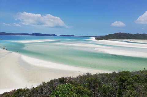 2-Night Whitsundays Sailing Cruise Incl. Whitehaven Beach & Great Barrier Reef - Accommodation Ballina 1