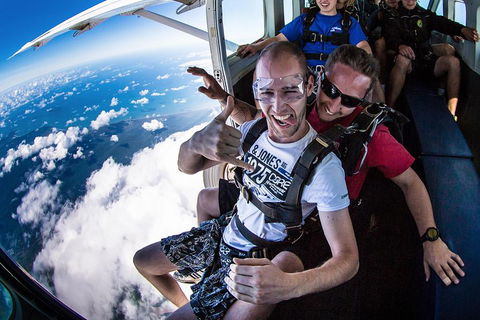 Reef And Rainforest Tandem Sky Dive In Cairns - Accommodation Ballina 2
